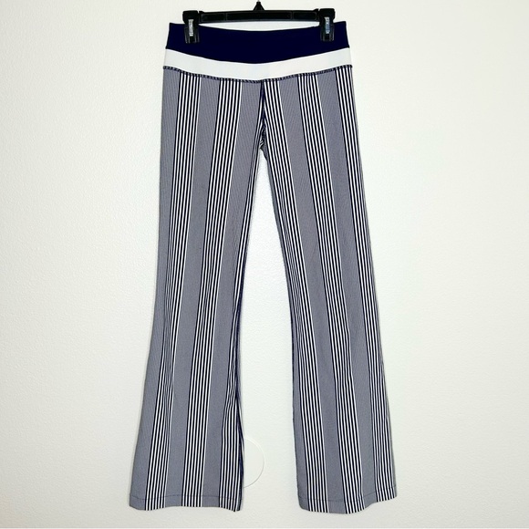 Lululemon Womens Groove Navy White Striped Flared Leg Yoga Leggings Size 6 Tall